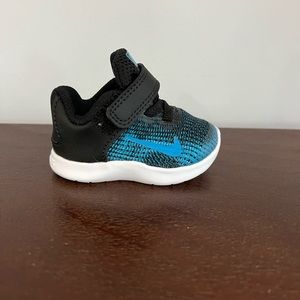 Baby crib shoes. Nike flex run 2018